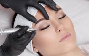 Cách thực hiện phun mí make up đơn giản, nhẹ nhàng