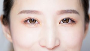 Dán mí cho mắt sụp mí sẽ giúp đôi mắt trở nên tươi trẻ