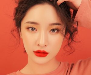 Sở hữu đôi mắt hai mí to tròn, long lanh là mơ ước của nhiều chị em