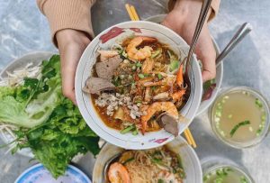 Cùng chuyên gia giải đáp nâng mũi có ăn hủ tiếu được không?