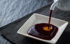 Sau nâng mũi bạn nên kiêng ăn nước tương đến khi vết thương đã ổn định