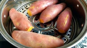 Khoai lang hấp là cách ăn tốt nhất để giúp giữ lại hàm lượng dinh dưỡng trong khoai
