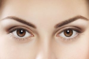 Cắt mí dưới qua đường mổ ngoài da khắc phục được nhiều khuyết điểm của mắt