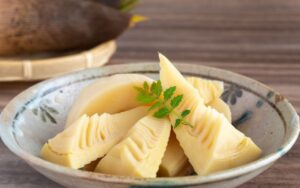 Vết thương hở có ăn được măng không?