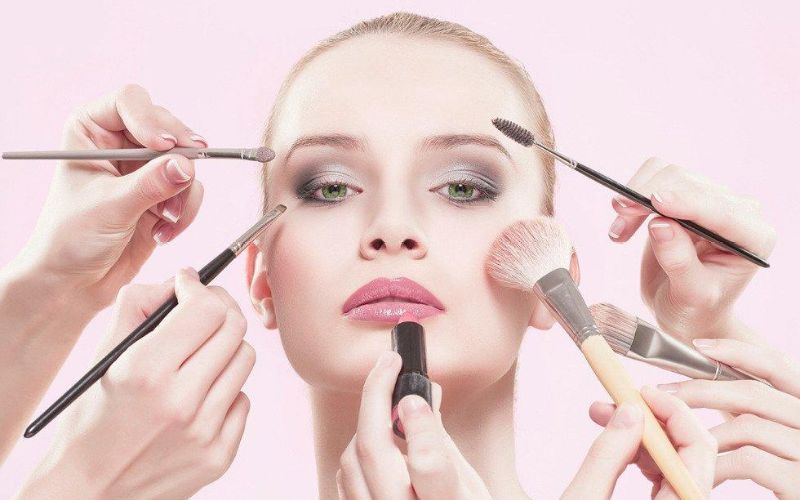 Cắt mí bao lâu thì được trang điểm và làm đẹp bình thường?