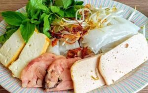 Sau phẫu thuật nâng mũi có thể ăn bánh ướt bình thường