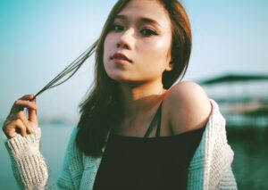 Ý nghĩa của dáng cằm nhô trong nhân tướng học