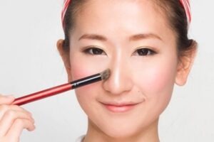 Makep up chiếc mũi trông cao và thon gọn hơn