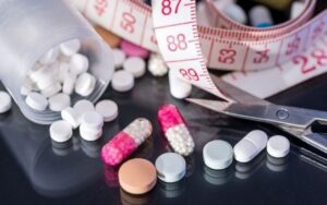 Trước và sau khi nâng mũi không nên uống thuốc giảm cân