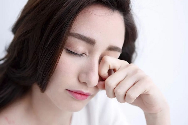 Tuyệt đối không được dụi mắt sau khi vừa cắt mí