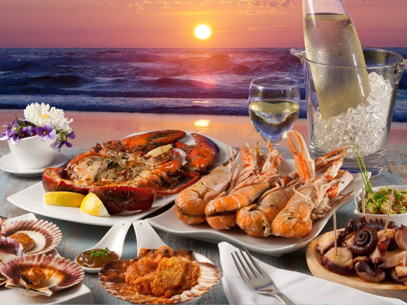 Sau khi tiêm filler mặt nên kiêng ăn các loại hải sản giàu protein