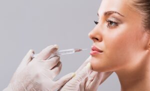 Tiêm filler môi có bị sưng không khiến chị em hoang mang