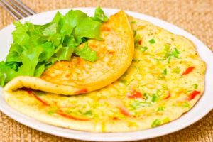 Sau khi điêu khắc chân mày, bạn không nên ăn trứng gà trong 1 - 2 tuần.