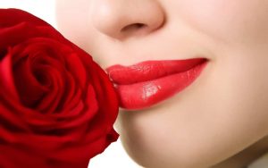 Thời gian môi lên màu đẹp sau phun tùy thuộc vào nhiều yếu tố