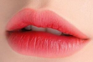 Phun môi khử thâm bao nhiêu tiền? 5 yếu tố ảnh hưởng