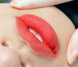 Phun môi tế bào gốc khác gì so với phun môi thông thường?