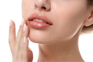 Phun môi pha lê hay collagen: Sự khác nhau cơ bản