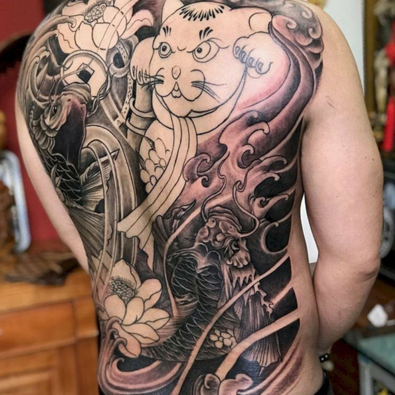 Mẫu tattoo ở lưng cá tính, độc đáo dành cho các chàng trai