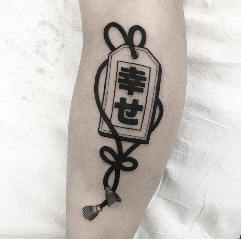 Mẫu tattoo dạng lệnh bài giúp xua đuổi điều dữ