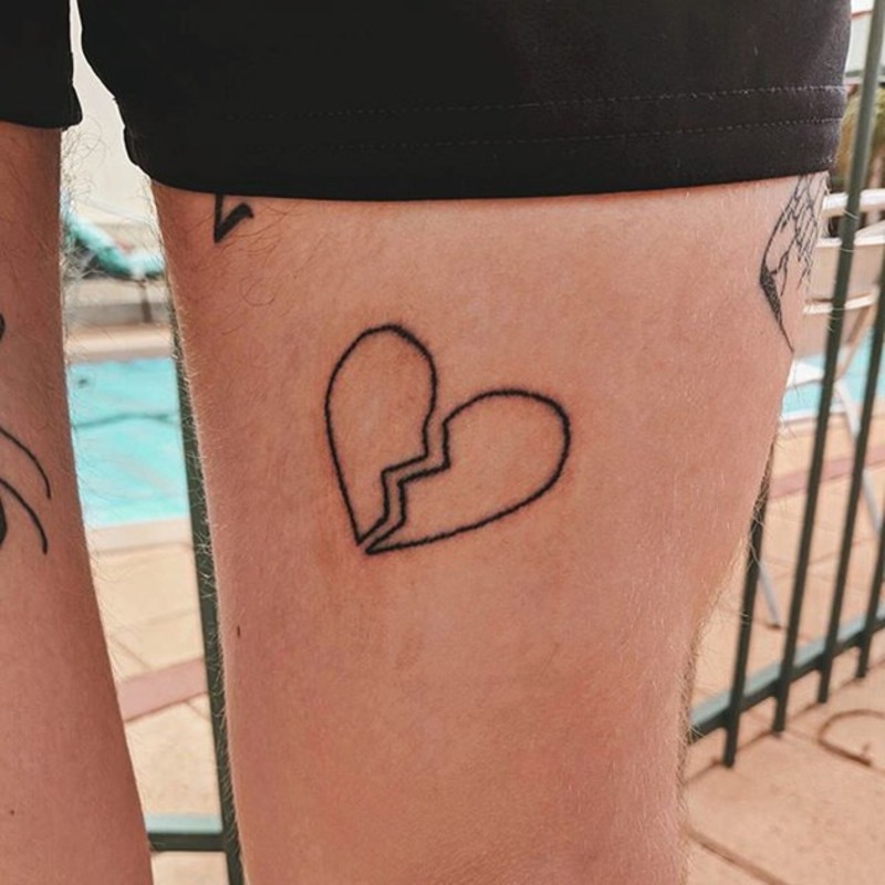 Mẫu hình tattoo trái tim tan vỡ ở đùi