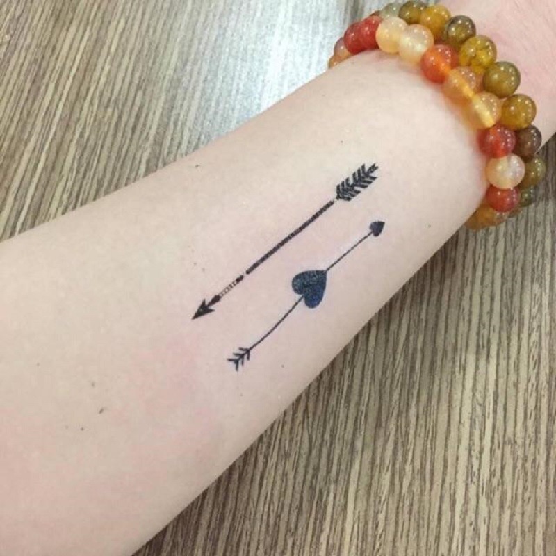 Mẫu tattoo mũi tên và trái tim đơn giản