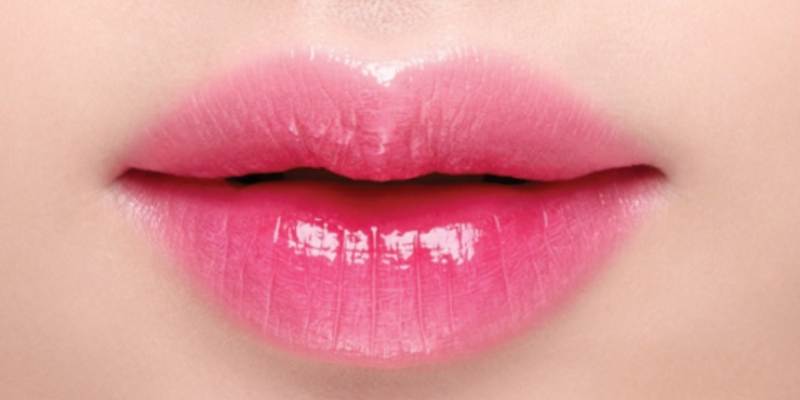 Kỹ thuật phun môi tràn viền sẽ giúp đôi môi trở nên hài hòa, tự nhiên
