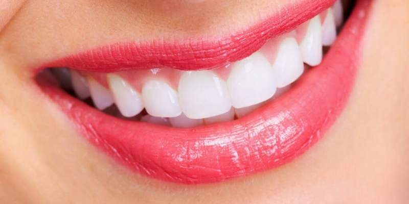 Phun môi vi chạm không những giúp môi lên màu tự nhiên mà còn căng bóng nhờ dưỡng chất collagen