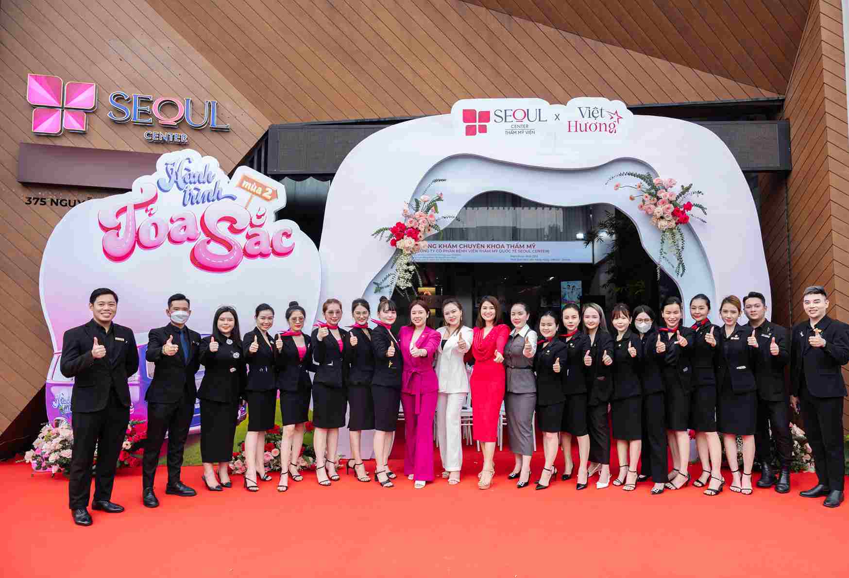 Hình ảnh không gian sang trọng, hiện đại và đội ngũ chuyên viên chuyên nghiệp của Thẩm mỹ viện Seoul Center
