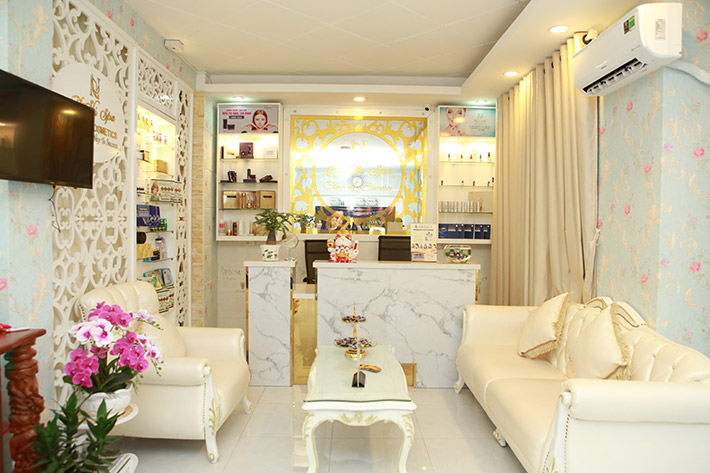 Hình ảnh không gian ấm cúng, có yếu tố thiên nhiên và sự tối giản đặc trưng của Nashi Spa