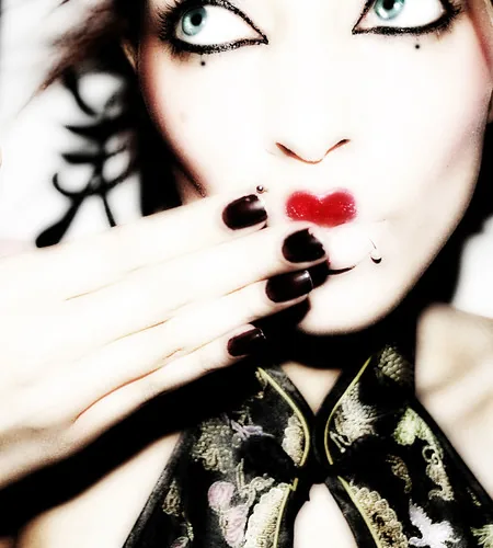 lip tattoo dark borders