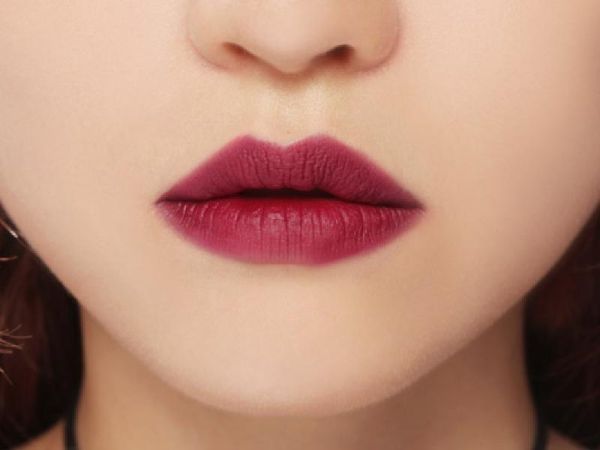 Màu đỏ đất là sắc môi khá phù hợp ở độ tuổi 35