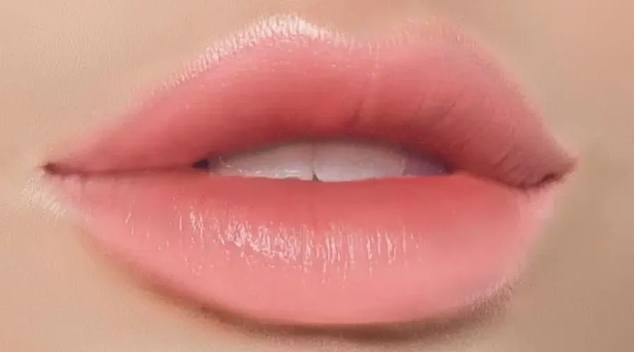Phun môi màu nào đẹp cho tuổi 35