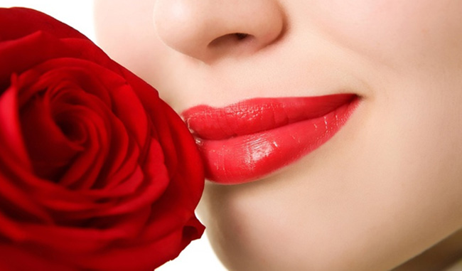 Phun môi không ủ tê giúp môi lên màu tự nhiên hơn