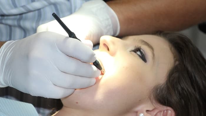 Thay vì phun xăm, mẹ bầu có thể sử dụng các phương pháp chăm sóc môi tự nhiên