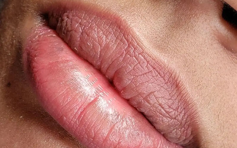 Có nhiều cách khắc phục an toàn nếu phun môi bị lem viền