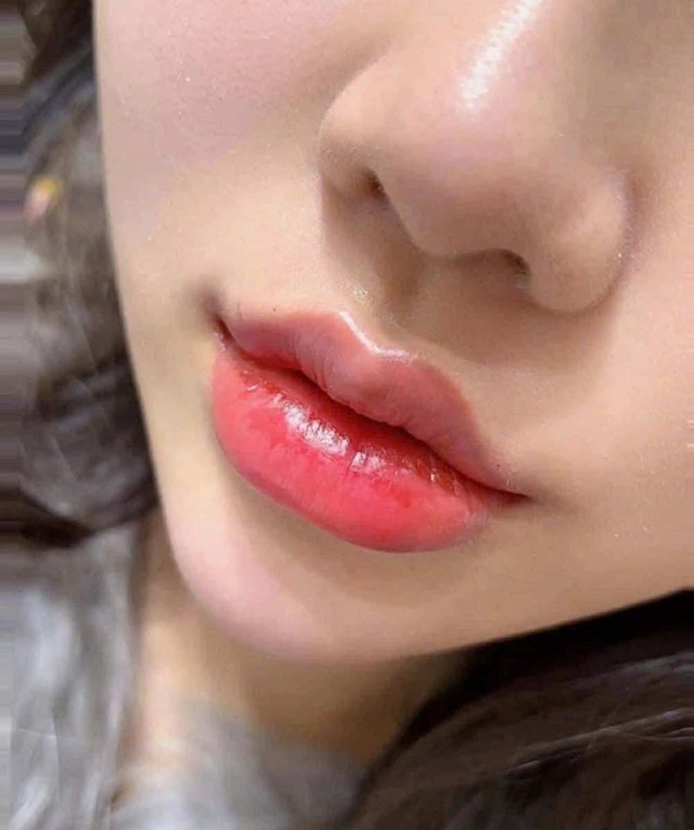Phun môi baby lips là sắc môi thịnh hành được nhiều chị em lựa chọn