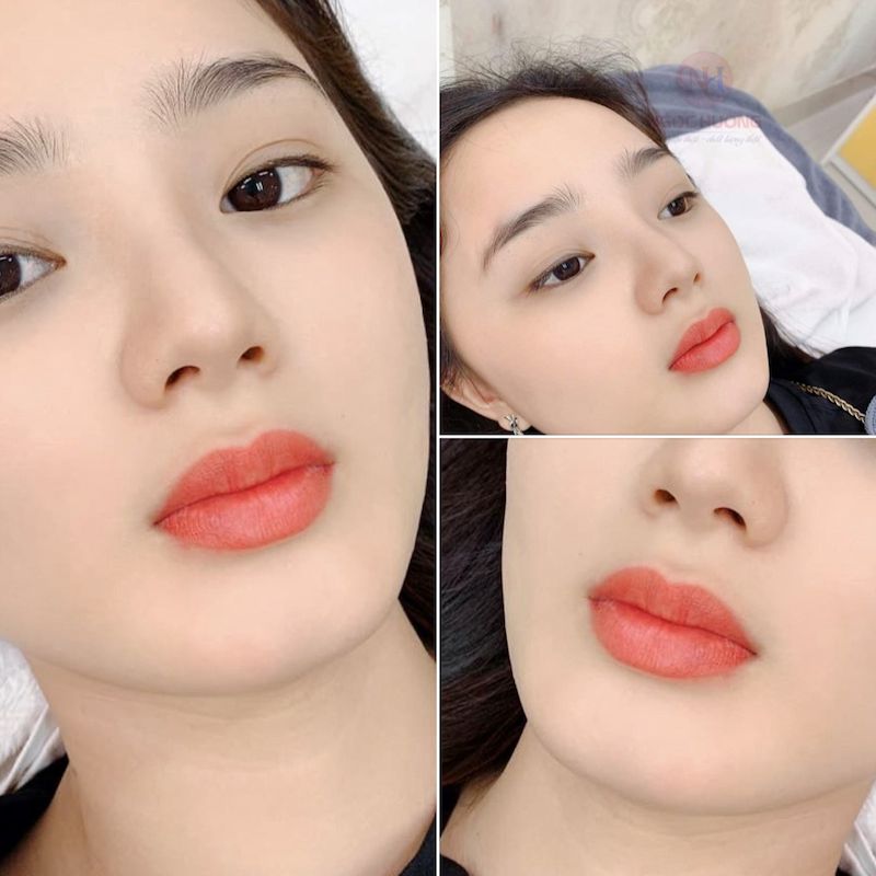 Sắc môi đỏ cam rạng ngời, giúp gương mặt bừng sáng tràn đầy sức sống ngay cả khi để mặt mộc