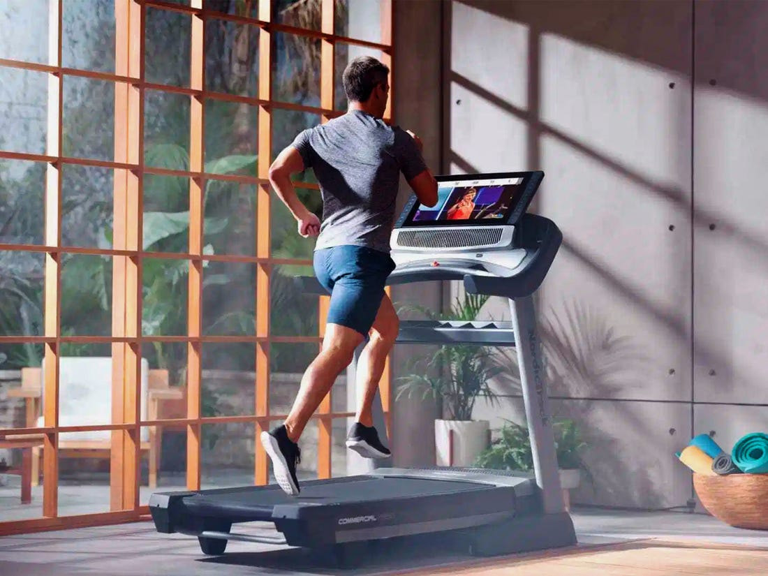 Tra dầu như vậy sẽ giúp duy trì hoạt động của động cơ bên dưới máy chạy bộ Tra dầu như vậy sẽ giúp duy trì hoạt động của động cơ bên dưới máy chạy bộ
