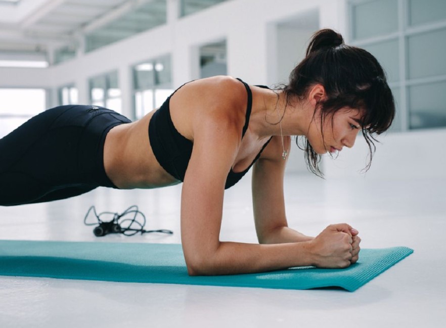 Nên tập plank trong khoảng 3 - 5 phút
