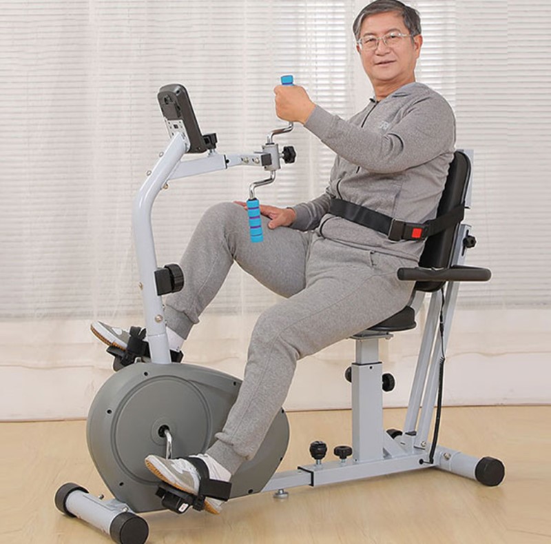Xe đạp yên thấp giúp người bệnh tập thoải mái hơn Xe đạp yên thấp giúp người bệnh tập thoải mái hơn