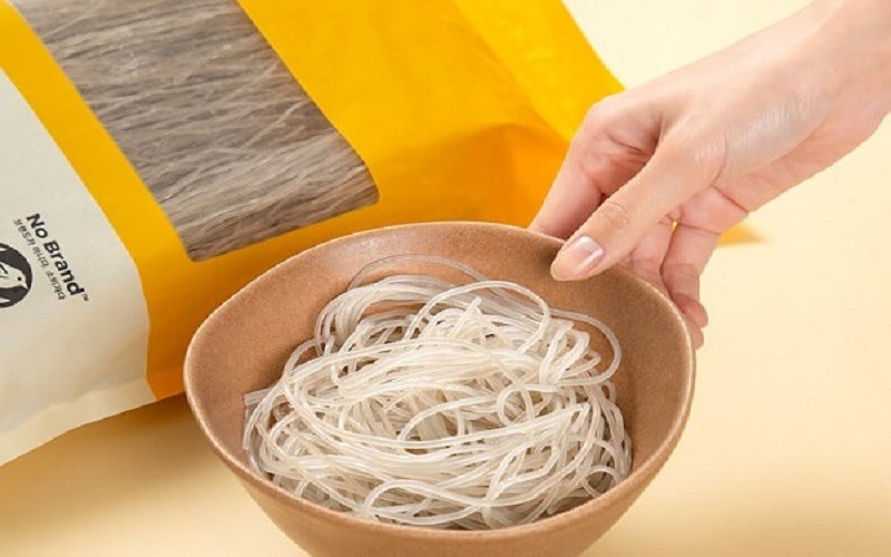 100 gram miến cũng cấp cho cơ thể một lượng calo tương ứng là khoảng 332 calo 100 gram miến cũng cấp cho cơ thể một lượng calo tương ứng là khoảng 332 calo