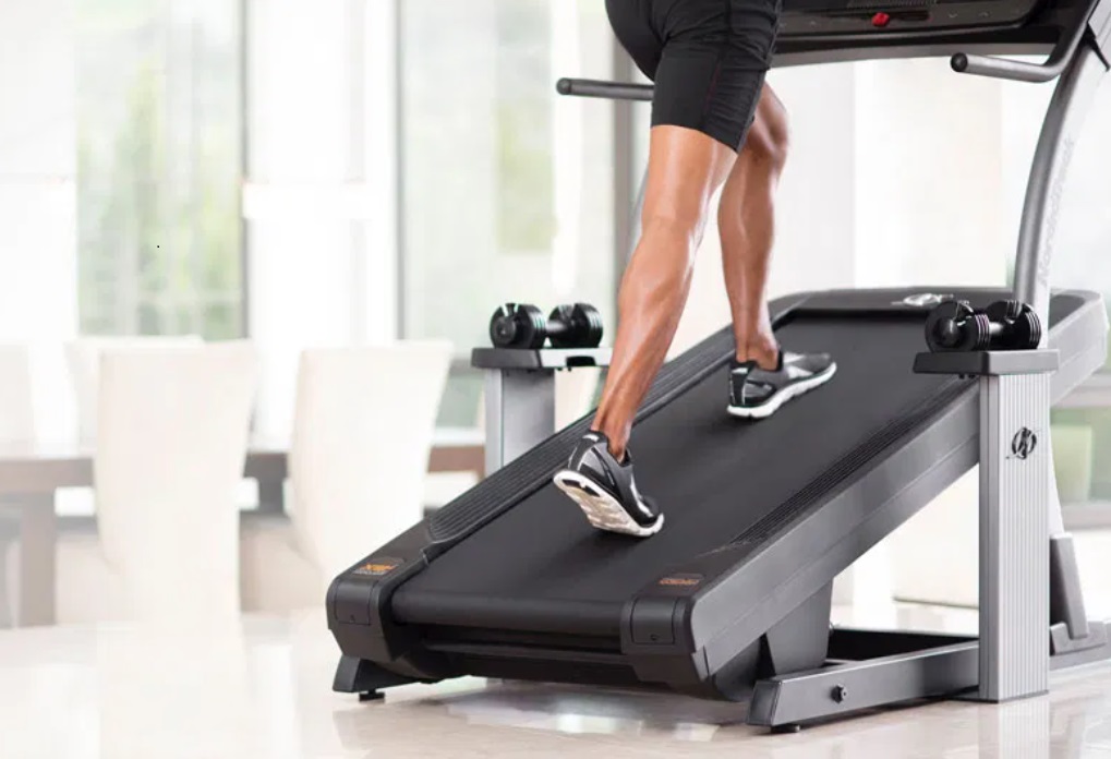 Đi bộ trên máy sau bữa ăn là hình thức tập luyện an toàn Đi bộ trên máy sau bữa ăn là hình thức tập luyện an toàn