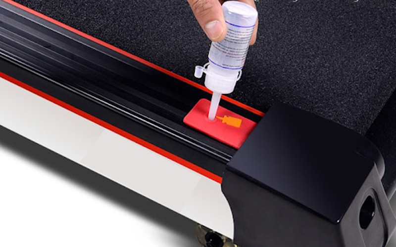 Dầu bôi trơn sẽ giúp tránh hao mòn thảm chạy Dầu bôi trơn sẽ giúp tránh hao mòn thảm chạy