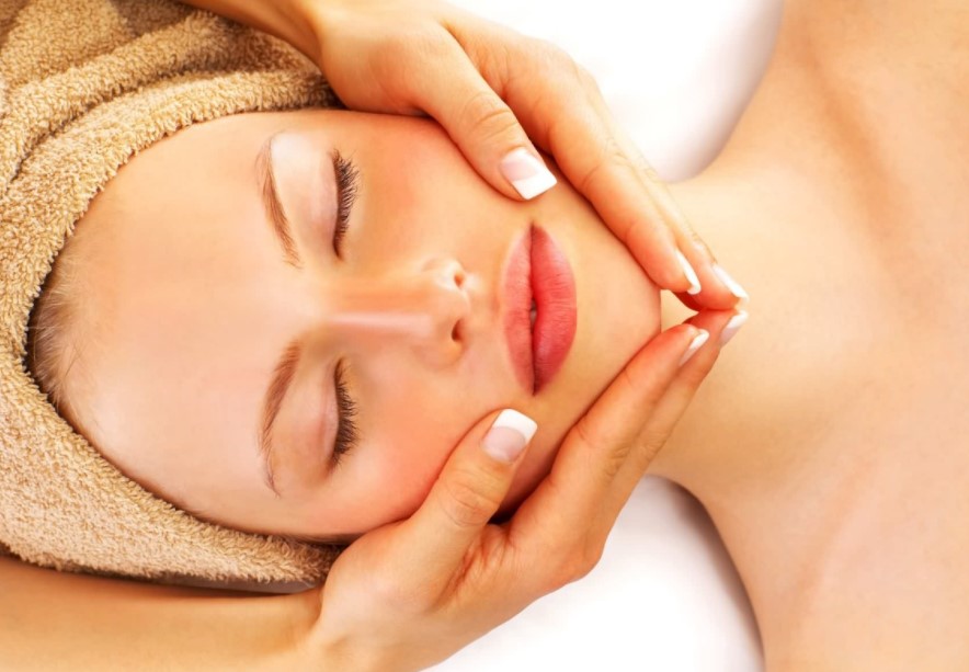 Massage mặt bằng dầu oliu là gì? Massage mặt bằng dầu oliu là gì?
