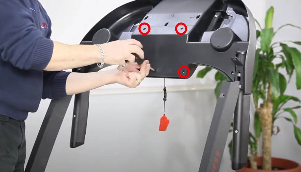 Nếu máy chạy bộ không lên nguồn do lâu ngày không sử dụng, cần phải bảo trì lại toàn bộ máy Nếu máy chạy bộ không lên nguồn do lâu ngày không sử dụng, cần phải bảo trì lại toàn bộ máy