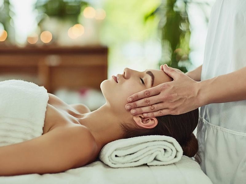Chuyên viên massage là những người giỏi nói chuyện và chia sẻ với khách hàng Chuyên viên massage là những người giỏi nói chuyện và chia sẻ với khách hàng