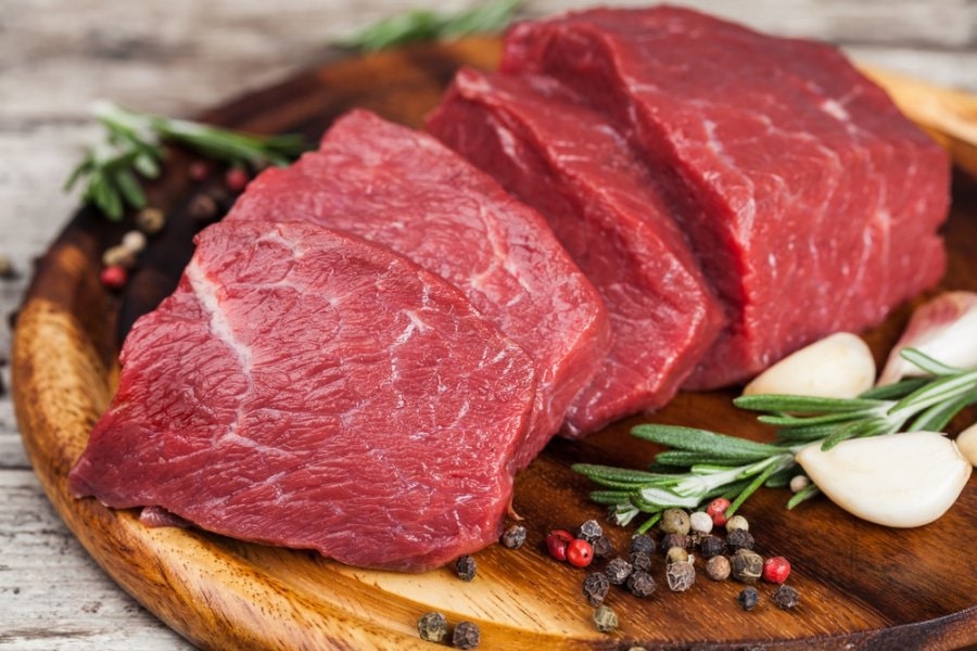 Trong thịt bò sống chứa khoảng 250 calo Trong thịt bò sống chứa khoảng 250 calo