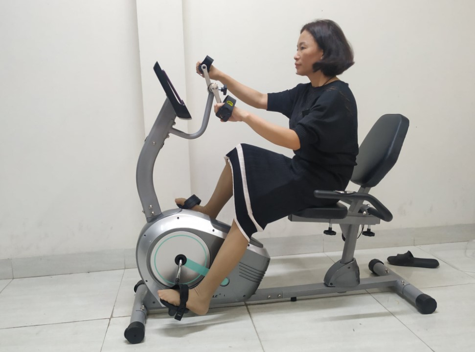Xe đạp tập thể dục có ghế tựa phù hợp người cao tuổi