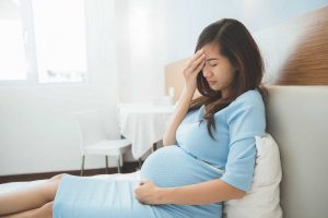 Có bầu xăm môi được không? Có ảnh hưởng đến thai nhi không?