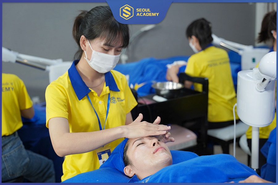 Kỹ thuật viên massage body cần biết về kỹ thuật massage và chăm sóc da
